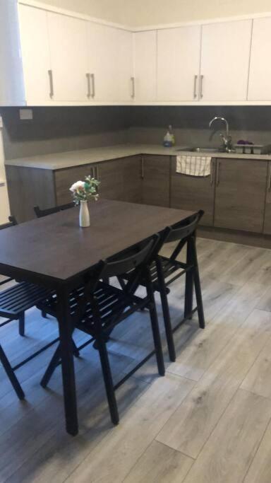 5 Bed Stylish & Modern Close To Football Grounds Holiday home