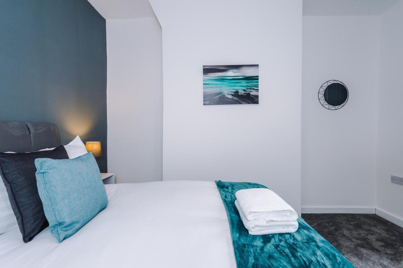 Cosy 3 Bed 3 Bath House - Central -self Check-in & Free Parking! Holiday home