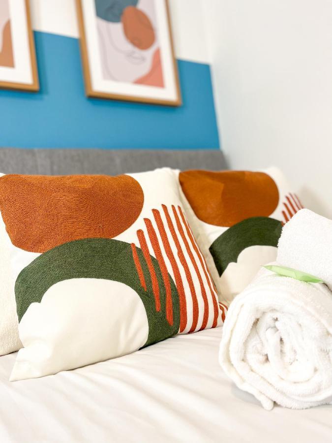 Holiday home Air Host And - Daisy House - Large 3 Bedroom Sleeps 7 10 Minutes From Centre *