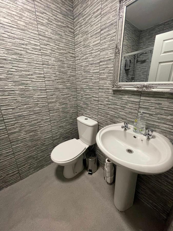 Hosted By Ryan - 2 Bedroom * Liverpool