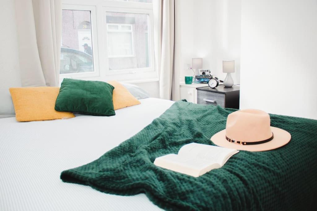 New Blissful 3 Bedroom Bright House Near Centre. * Liverpool