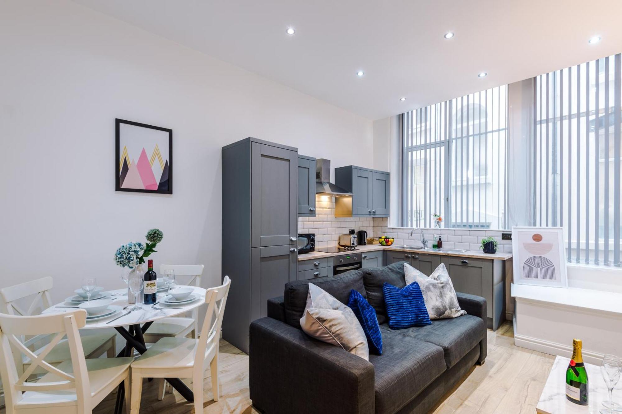 Modern 2-bedroom In The Heart Of Centre Apartment