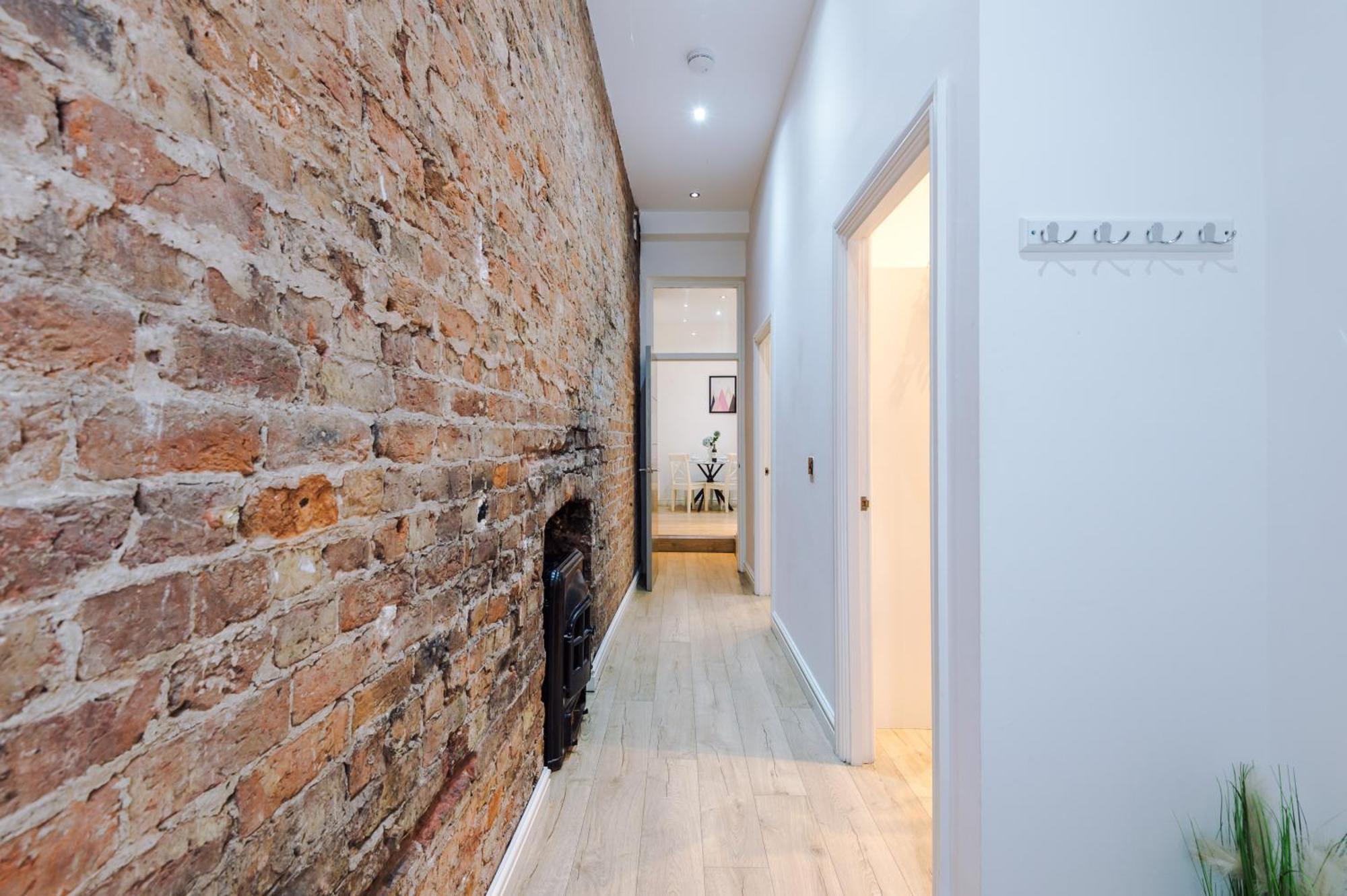 Modern 2-bedroom In The Heart Of Centre Apartment *