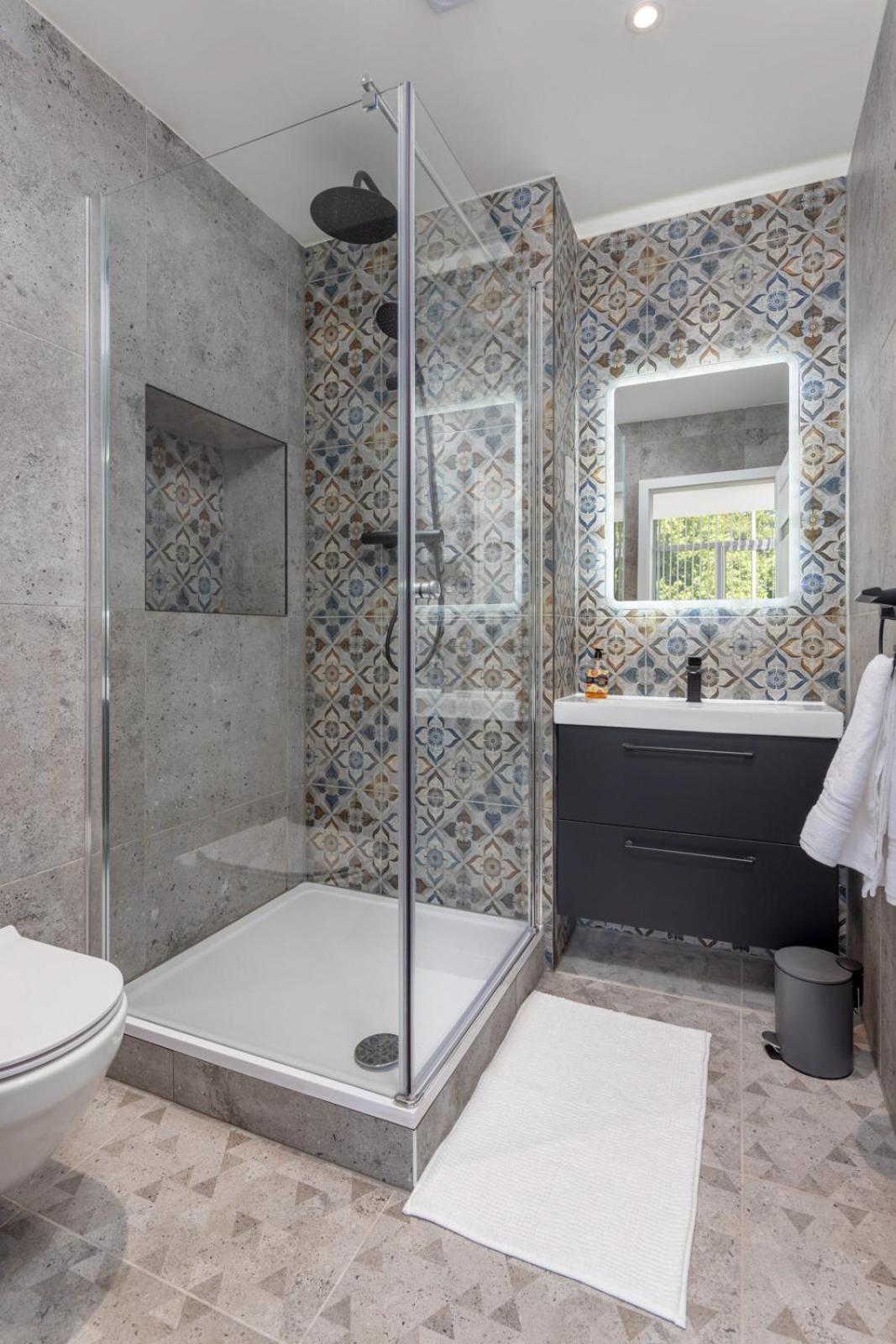 Apartment Flatzy - 16 Guests 4 En-suite A