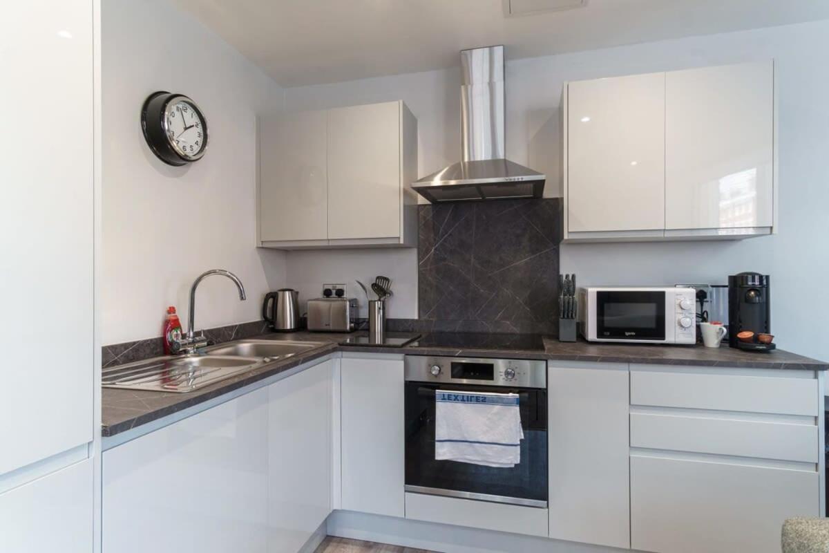 Fantastic 1 Bedroom In Apartment Liverpool