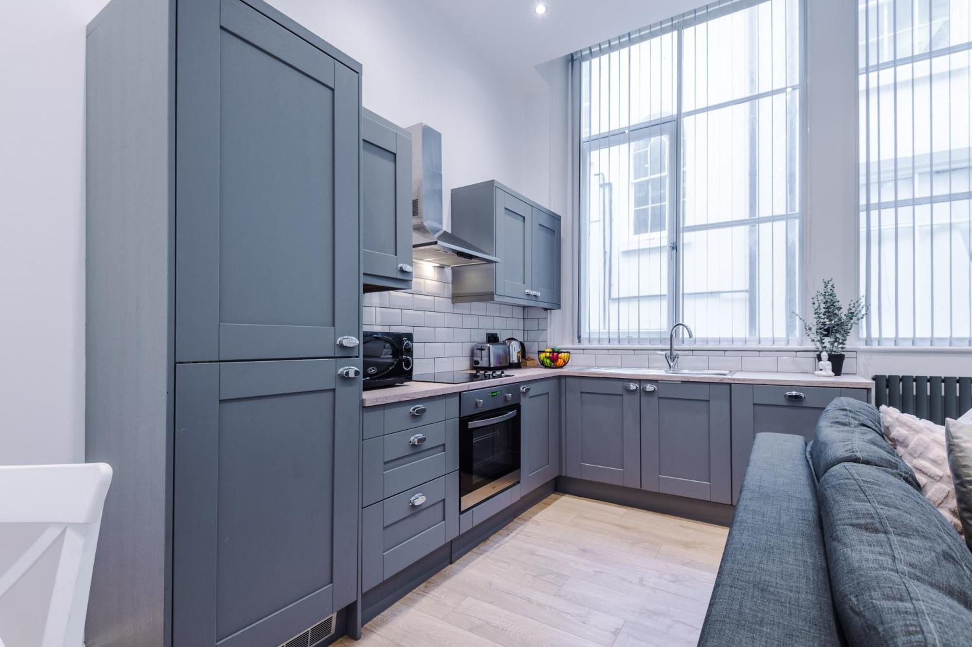 Modern 2-bedroom In The Heart Of Centre Apartment *