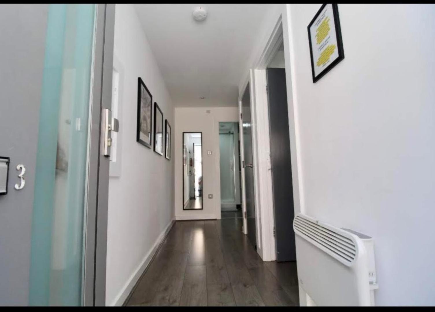 Campbell Square 3 Apartment *