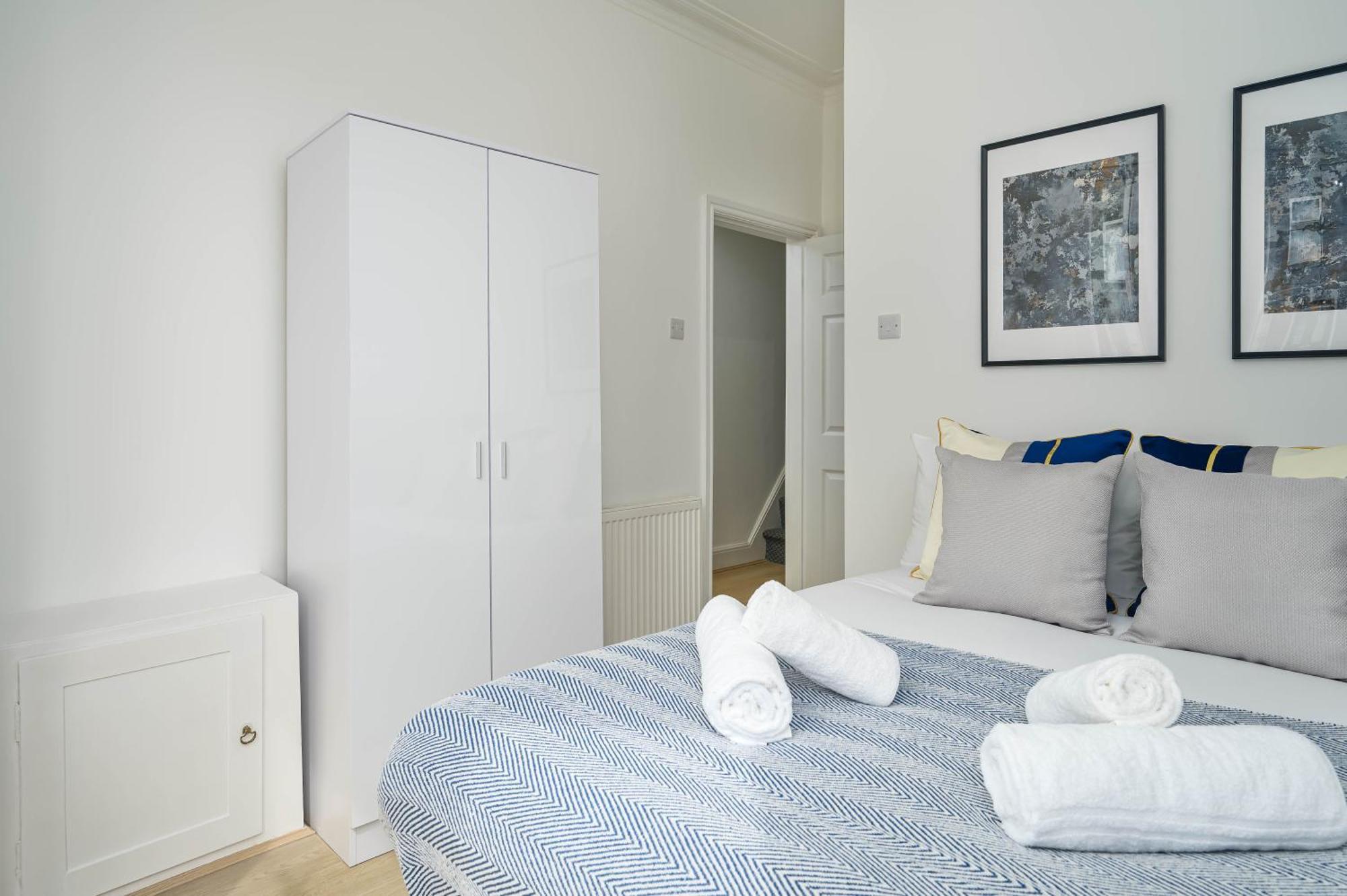 Kinsley House - - 4 Bedroom * Liverpool