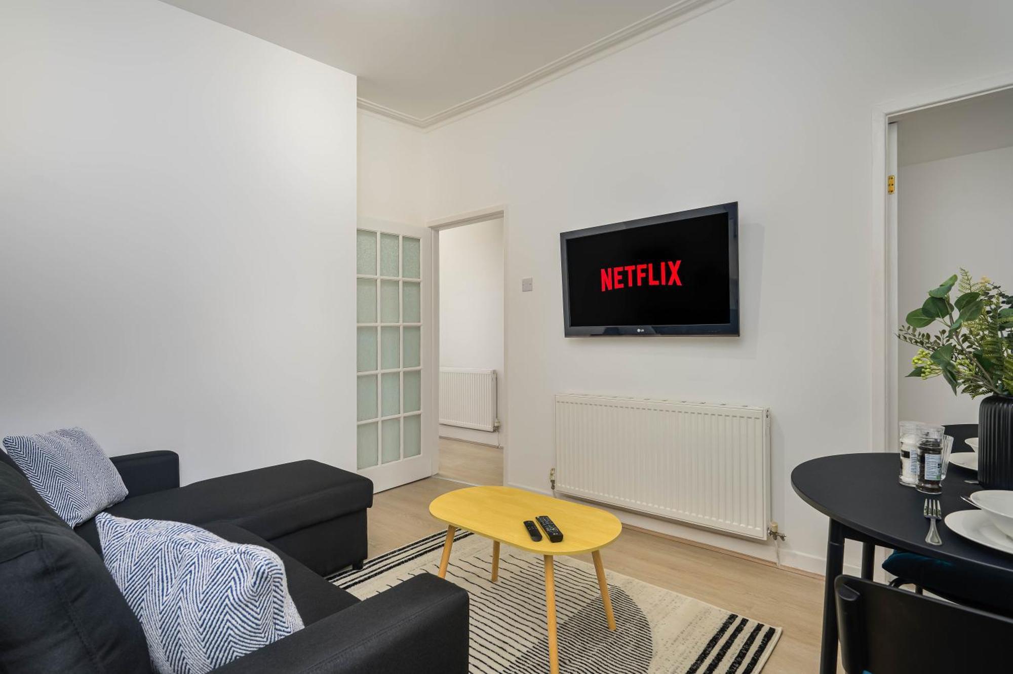 Holiday home Kinsley House - - 4 Bedroom Liverpool