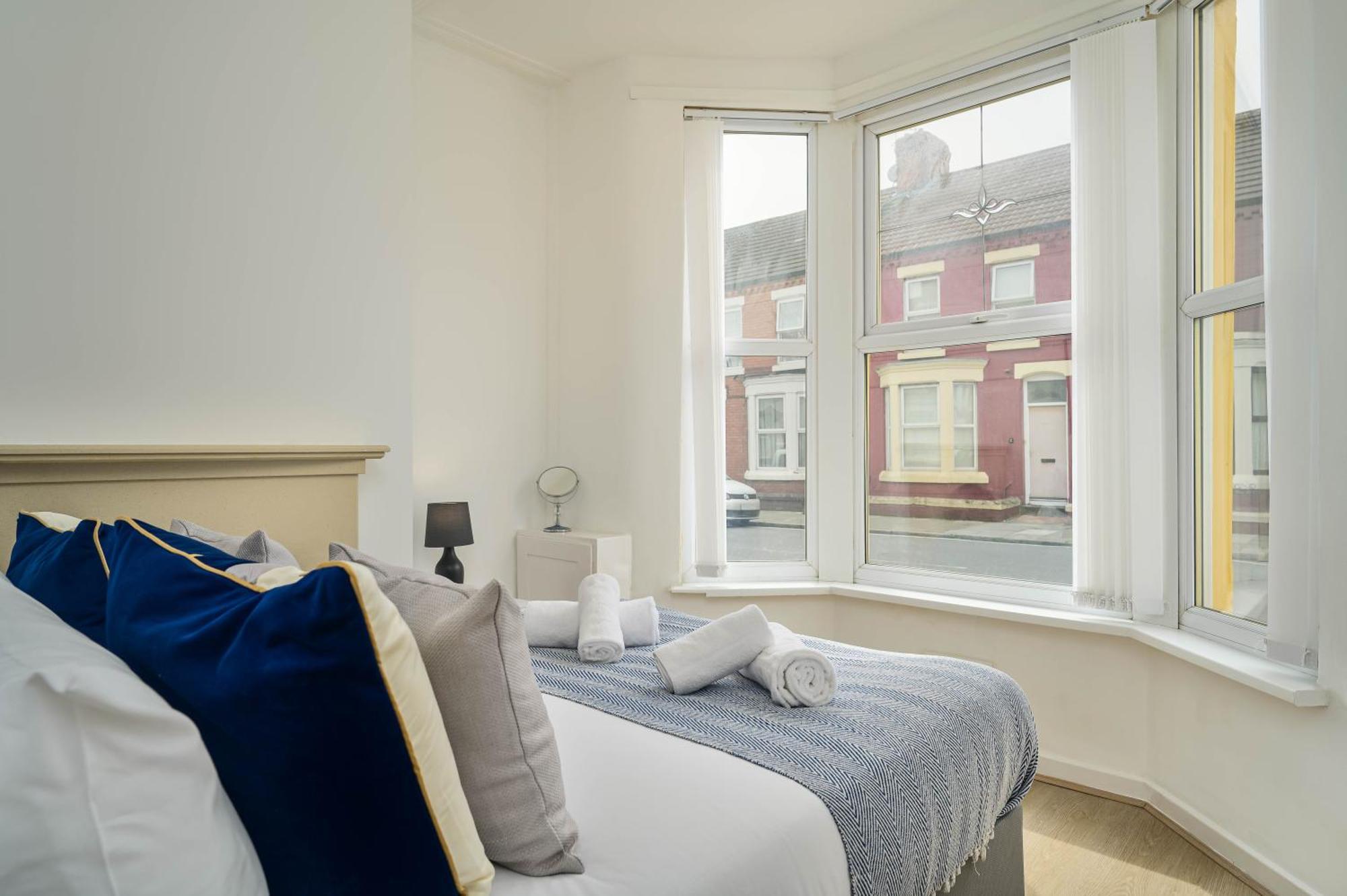 Kinsley House - - 4 Bedroom * Liverpool
