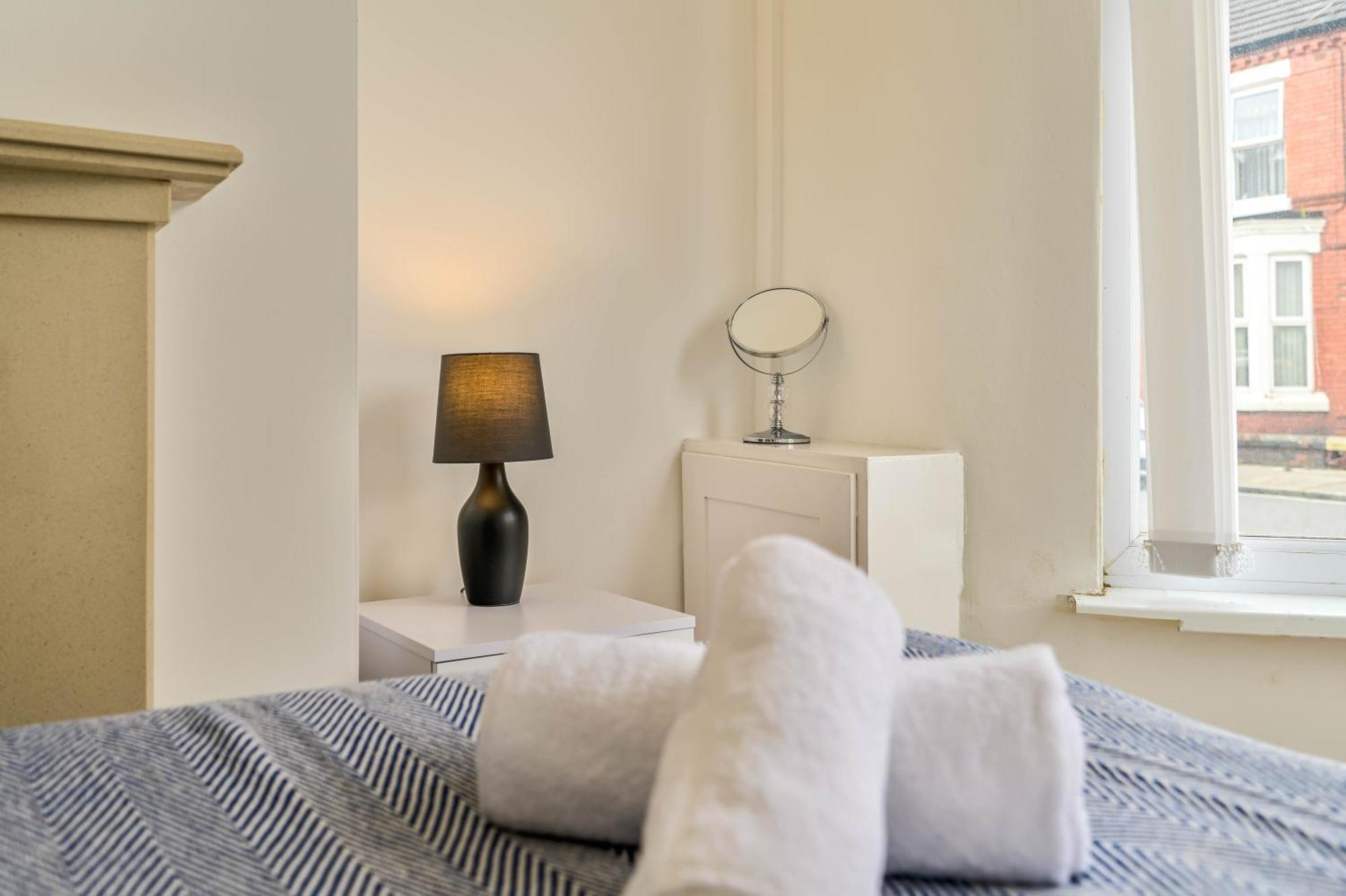 Kinsley House - - 4 Bedroom * Liverpool