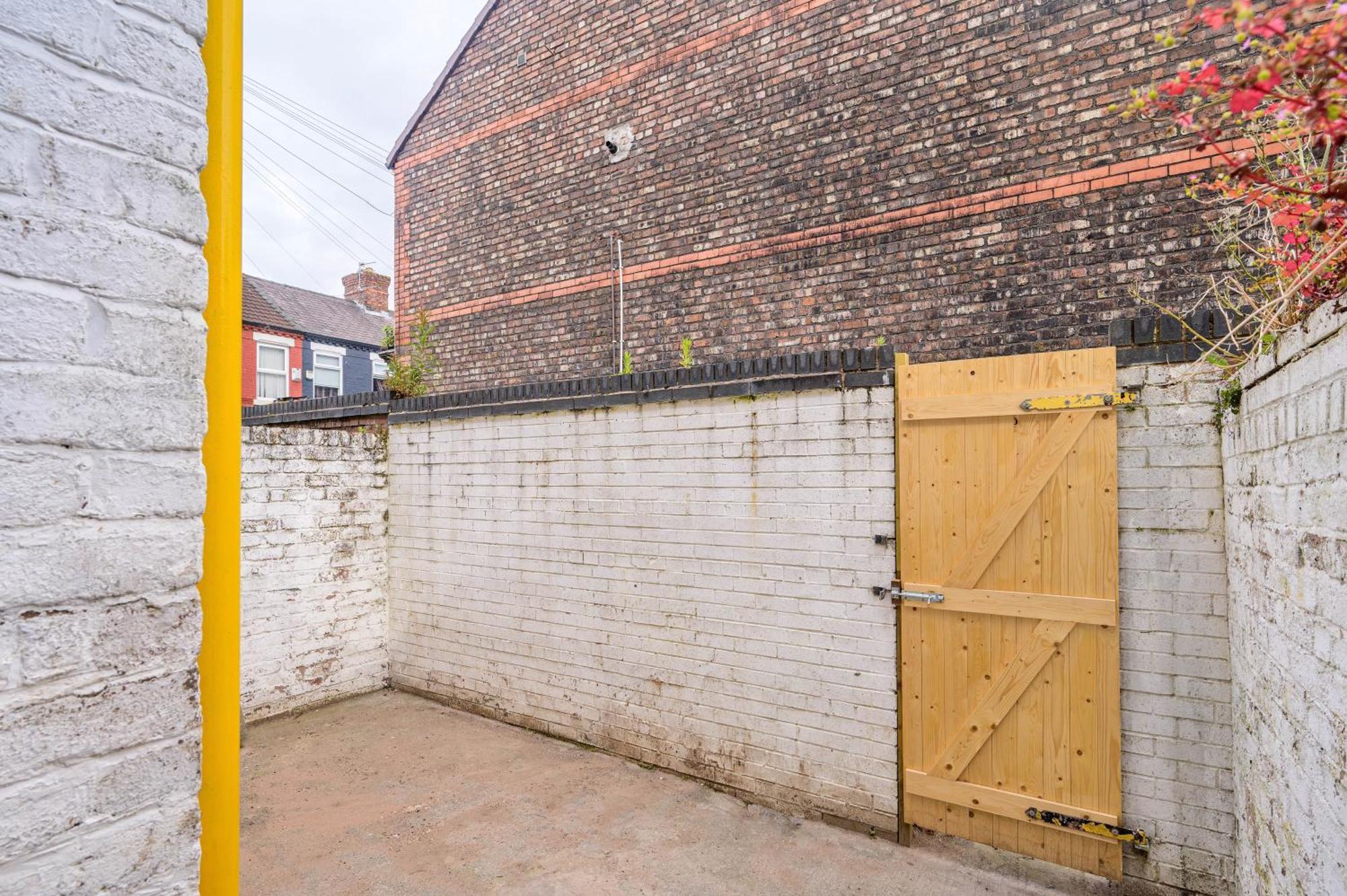 Kinsley House - - 4 Bedroom * Liverpool