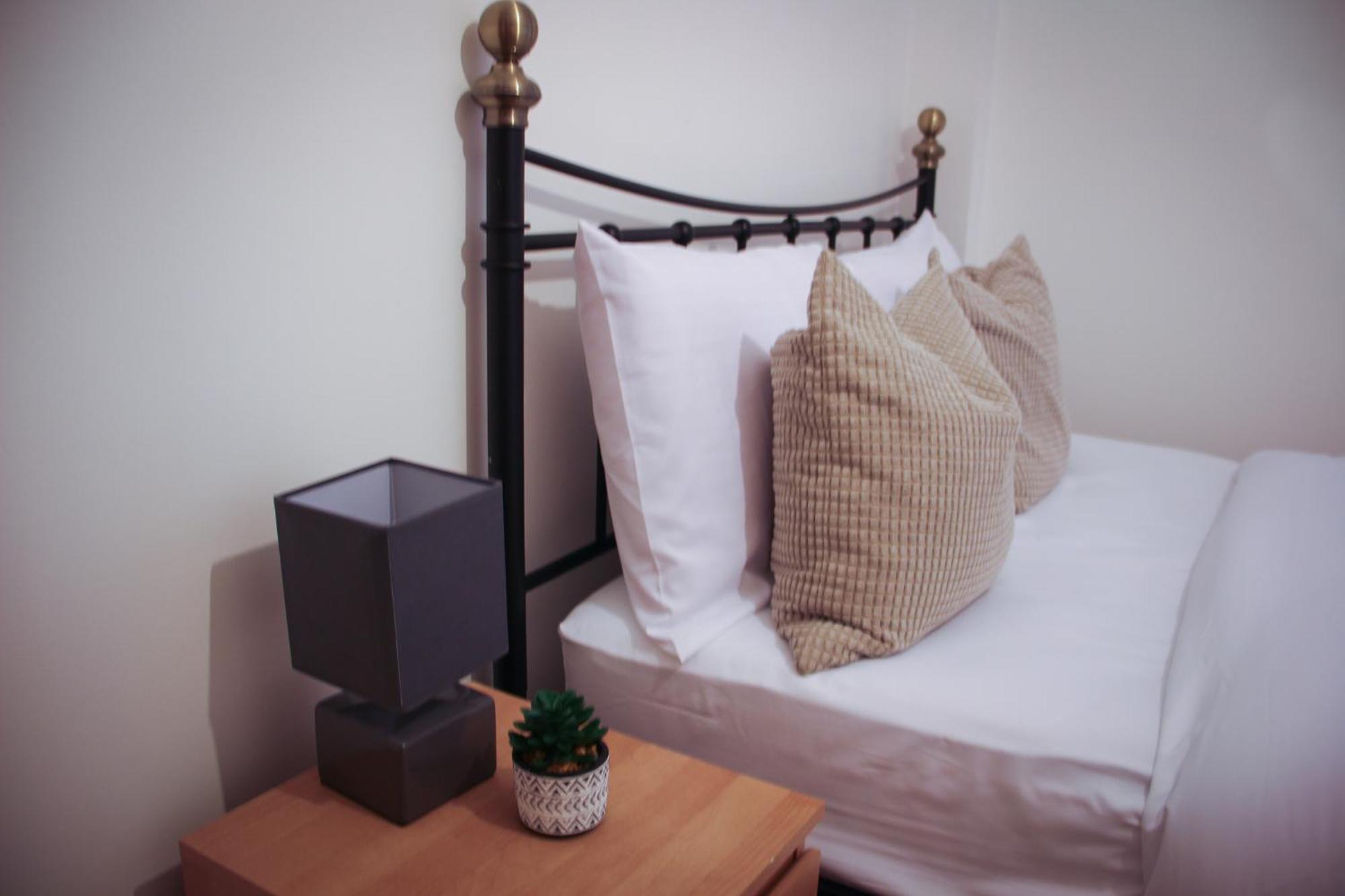 Free Parking Centre 2 Bed 2 Bathroom *