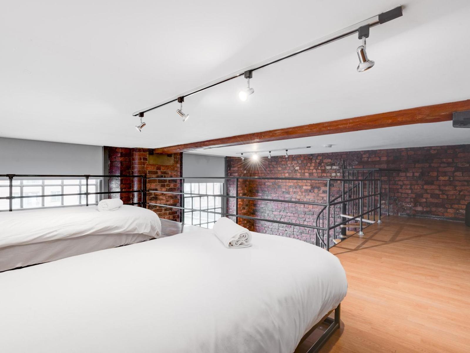 Trafalgar Warehouse Apartmentslps 5 Free Parking Pass The Keys Apartment *