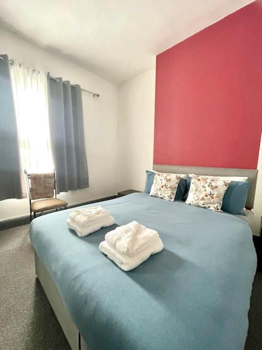 Cozy House With Multigamestable At Anfield Holiday home Liverpool