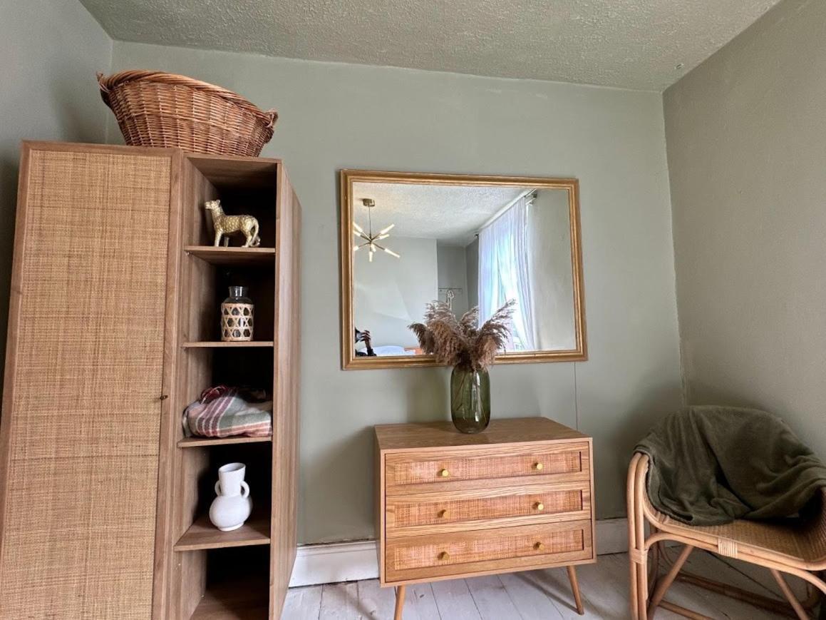 1 Min To Everton Fc Free Parking, Chic Apartment *