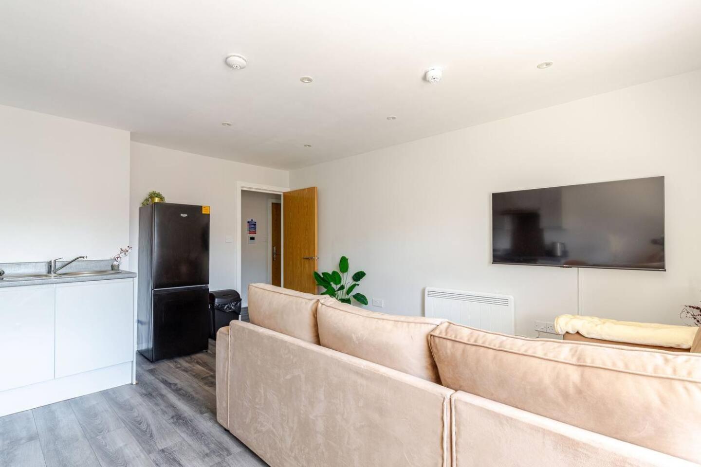Spacious Getaway - Modern 2-bed Sleeps 10, Perfect For Groups & Families * Liverpool
