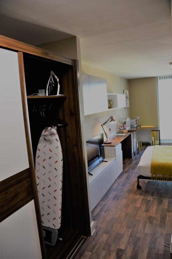Pembroke Apartment *
